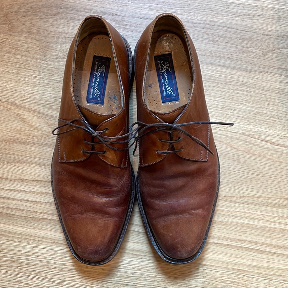 Faconnable mens brown leather dress shoes. Size 11